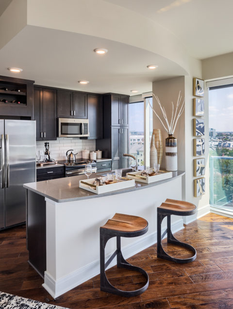 Kitchen Living room with stunning views, hardwood flooring and floor to ceiling windows